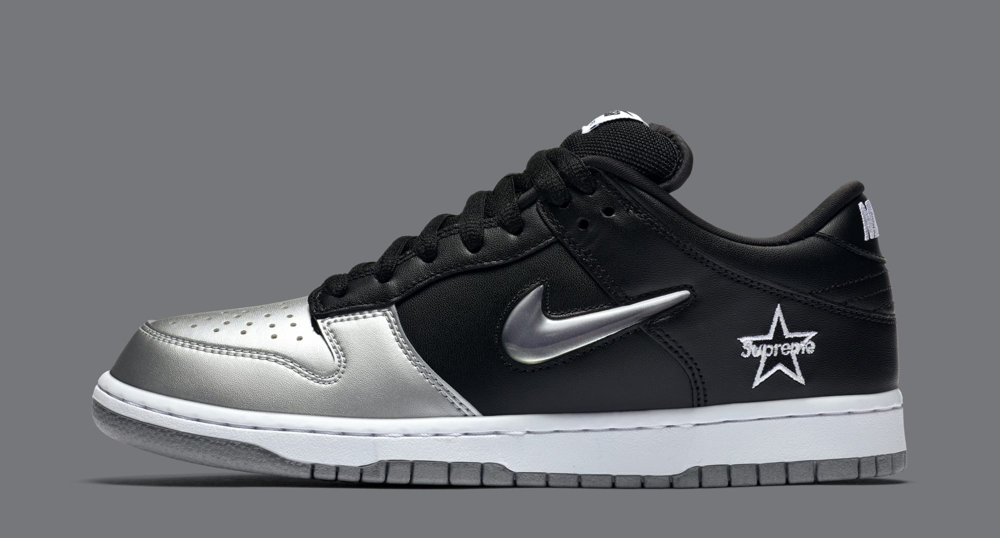 Nike x supreme SB Dunk Low Pro シルバー/ブラック Nike SB Dunk Low Supreme Jewel Swoosh Silver Men's - CK3480
