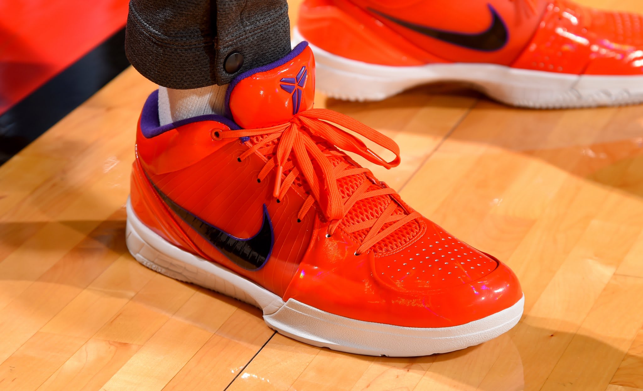 スニーカー Nike Zoom Undefeated x Kobe 4 Protro 'Team Orange' 2019 Another Look at the Undefeated x Nike Kobe 4 Protro