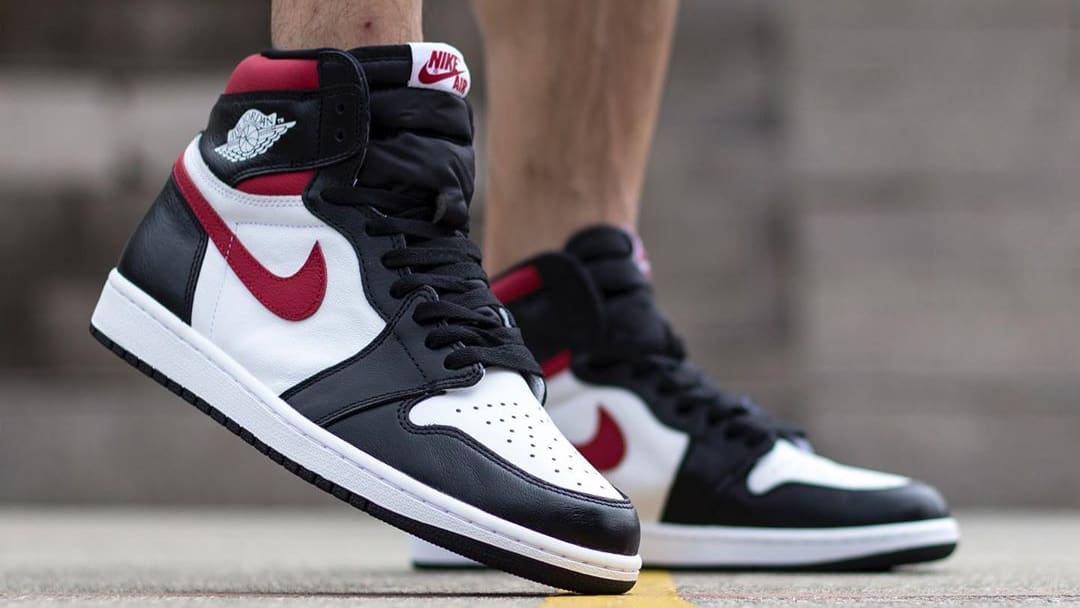 Jordan 1 black white sail gym red best sale