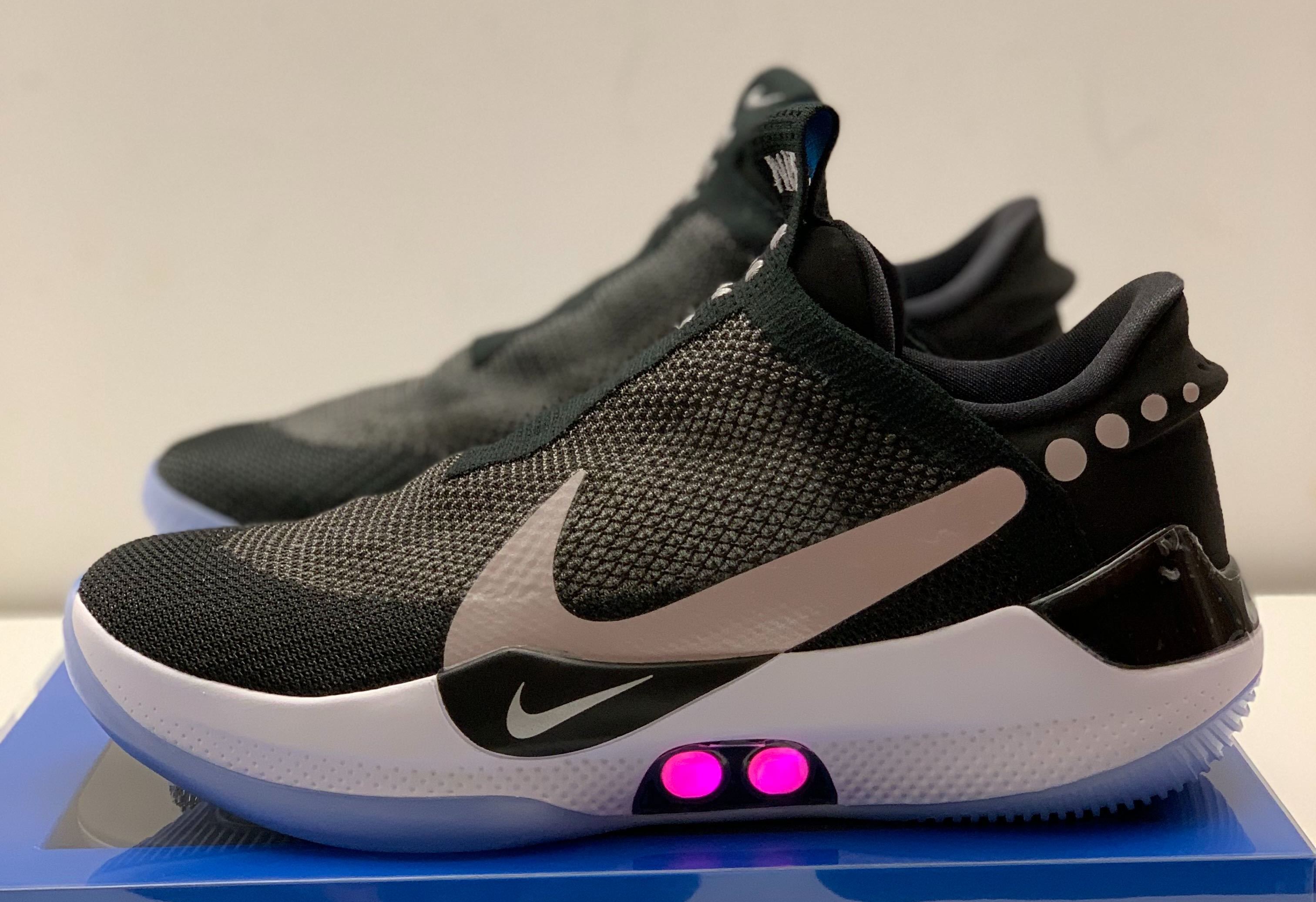 NIKE　ADAPT　BB Nike's self-lacing Adapt BB sneakers are losing their remote