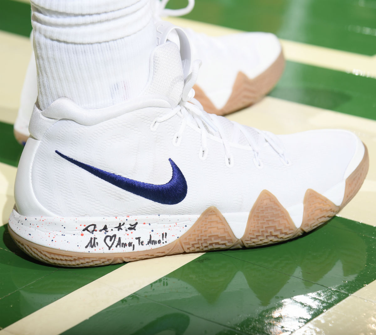 Kyrie 4 low white fashion gum