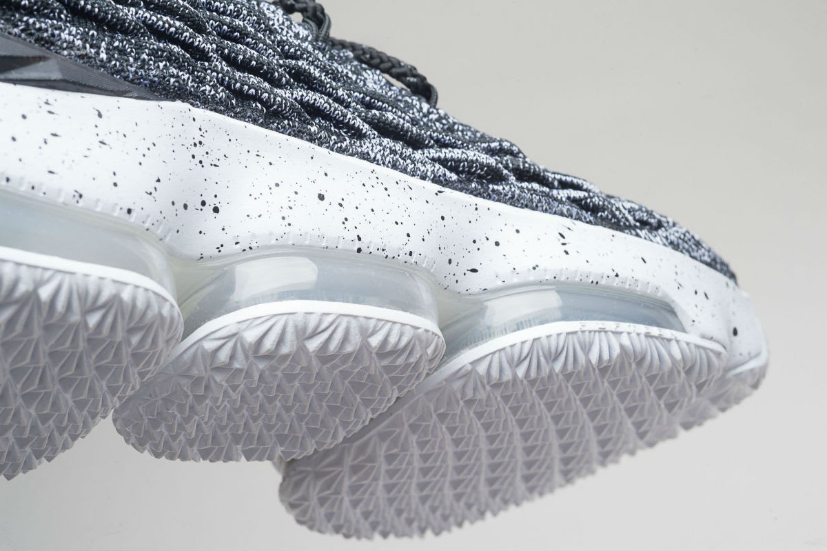 A Detailed Look at the Ashes Nike LeBron 15