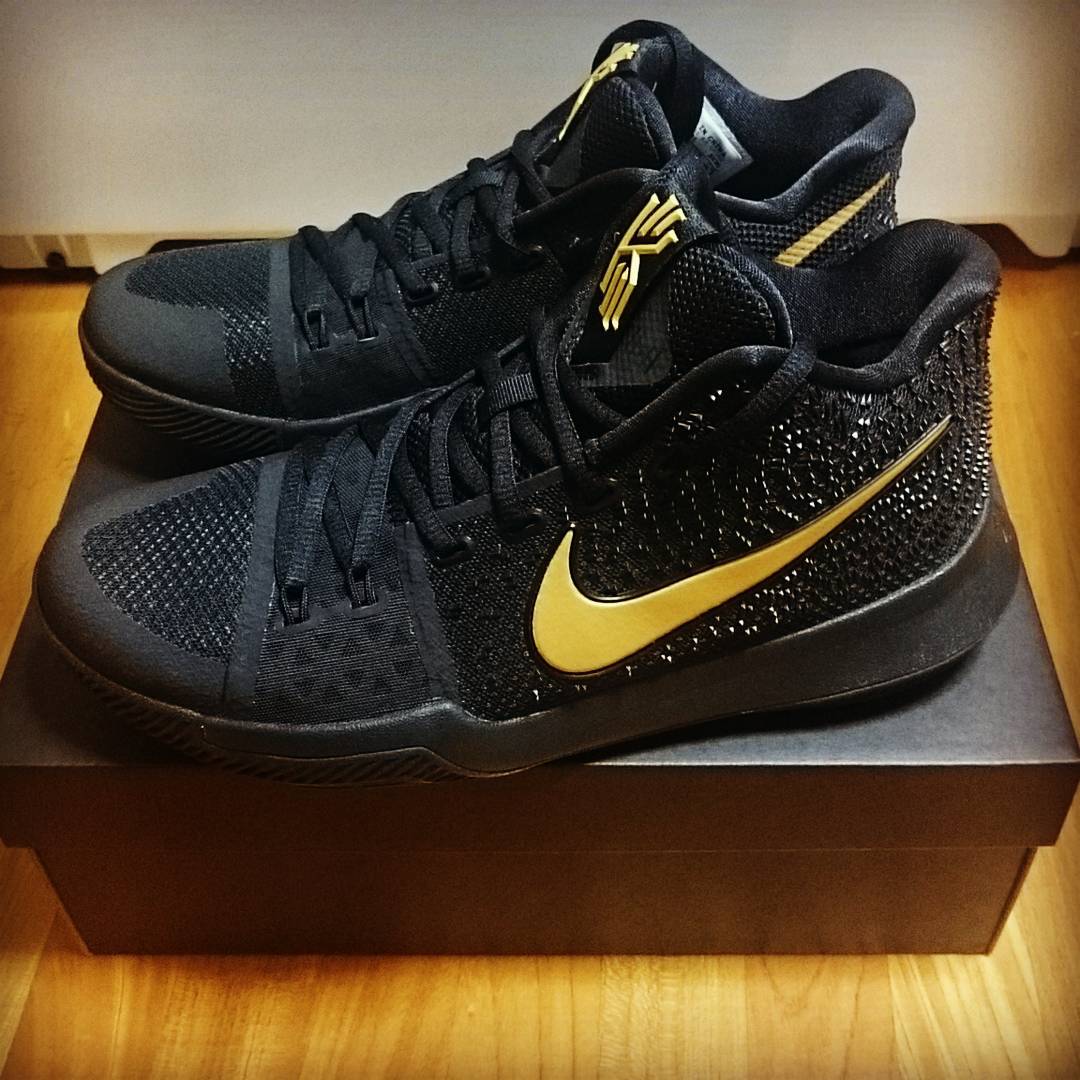 Kyrie 3 shoes black and gold hotsell