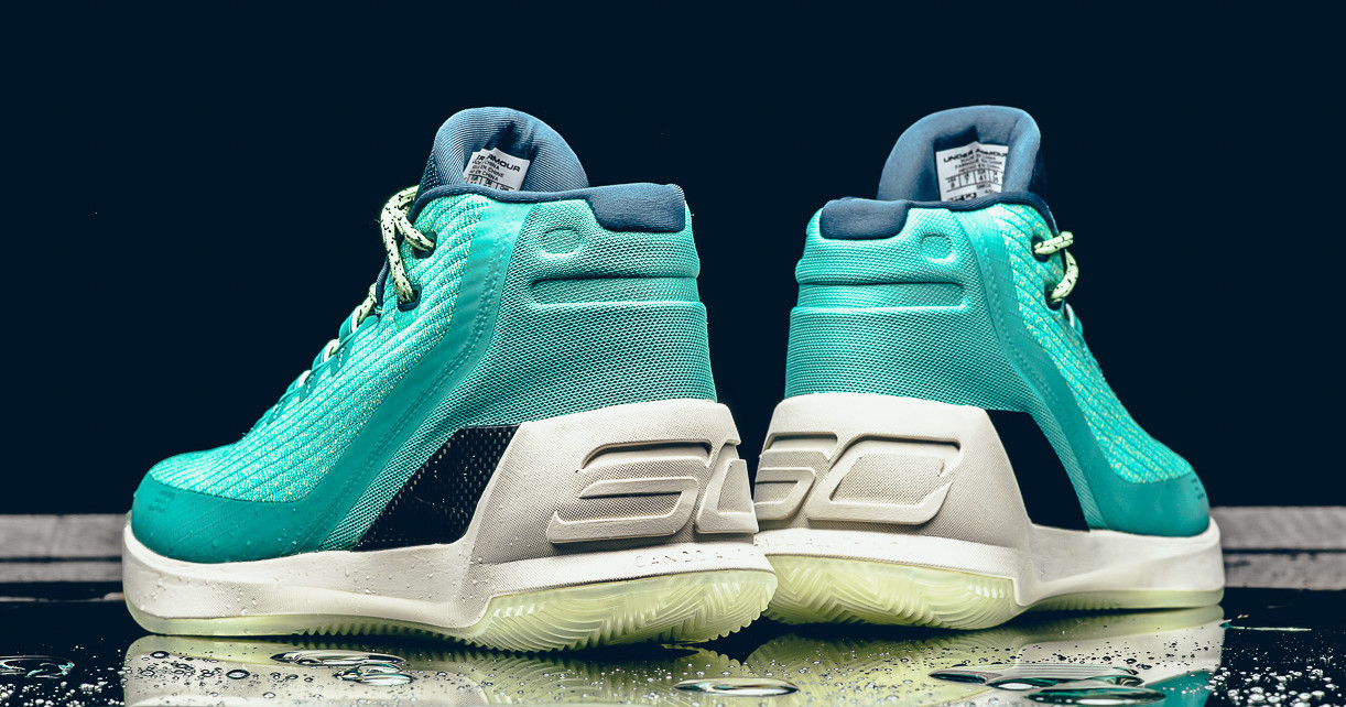 Curry 3s Reign Down Friday display picture 3