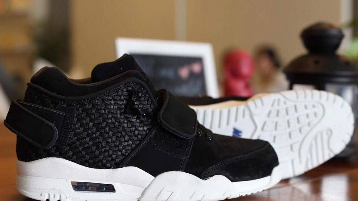 Nike air trainer cruz black suede hotsell