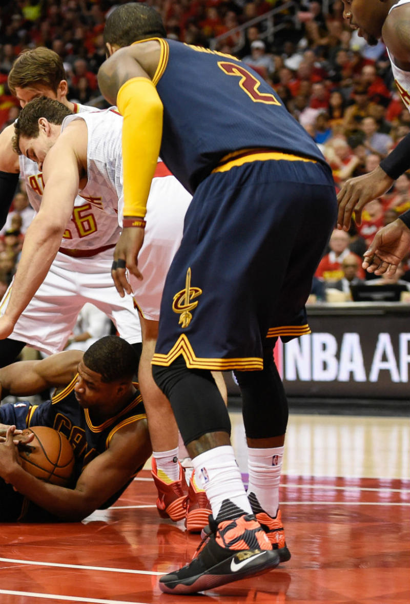 SoleWatch Kyrie Irving Finishes Strong in a New Nike Kyrie 2