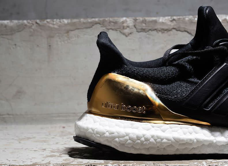 Adidas ultra boost schwarz gold best sale