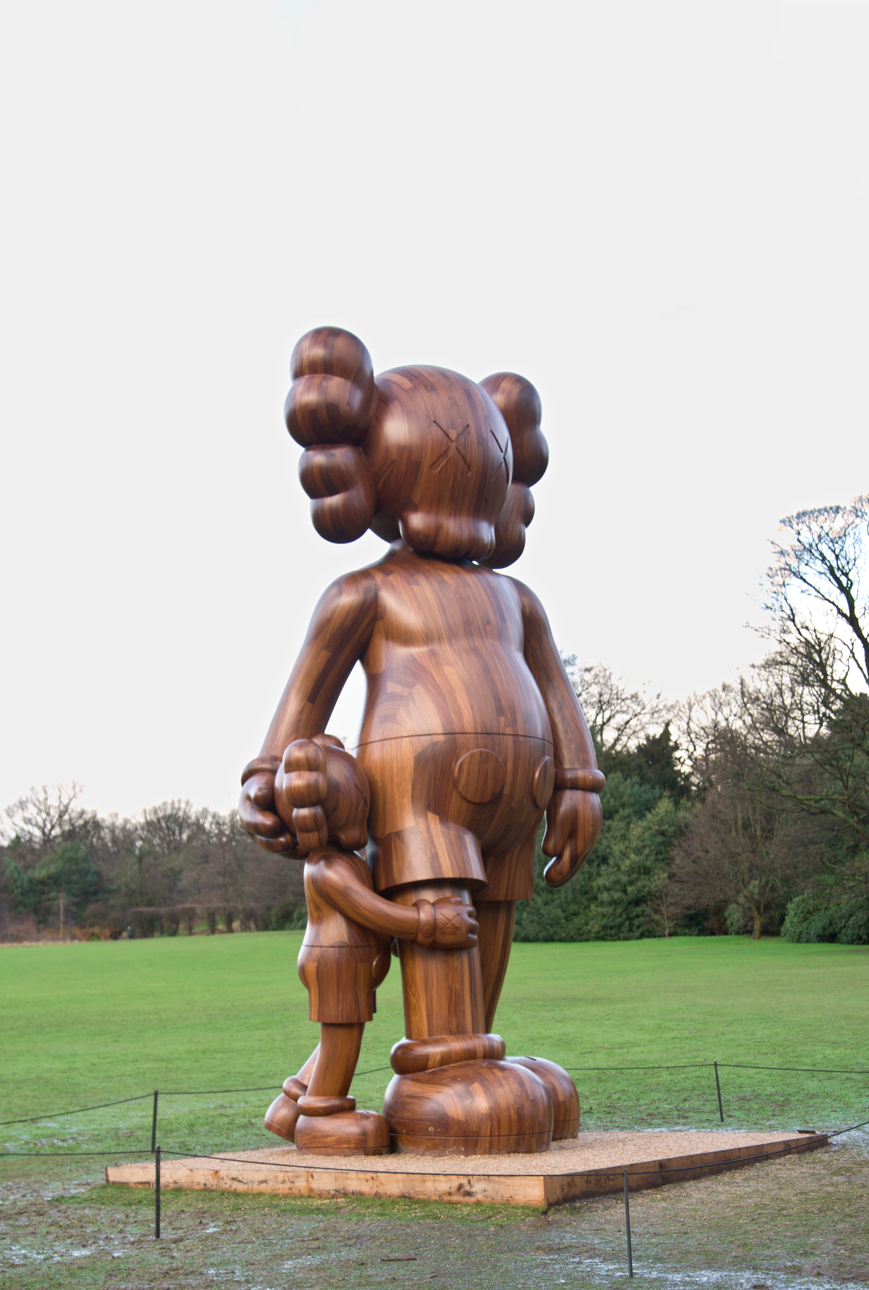 KAWS at Yorkshire Sculpture Park カウズ写真集 CY6jovMjXEikjKYgyAfbiQ.jpg