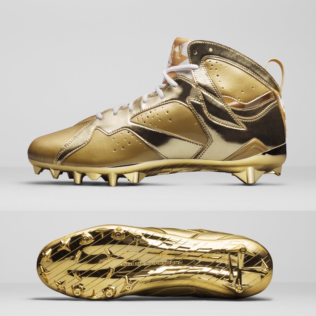 Charles Woodson Has Gold Air Jordan Cleats for The Pro Bowl