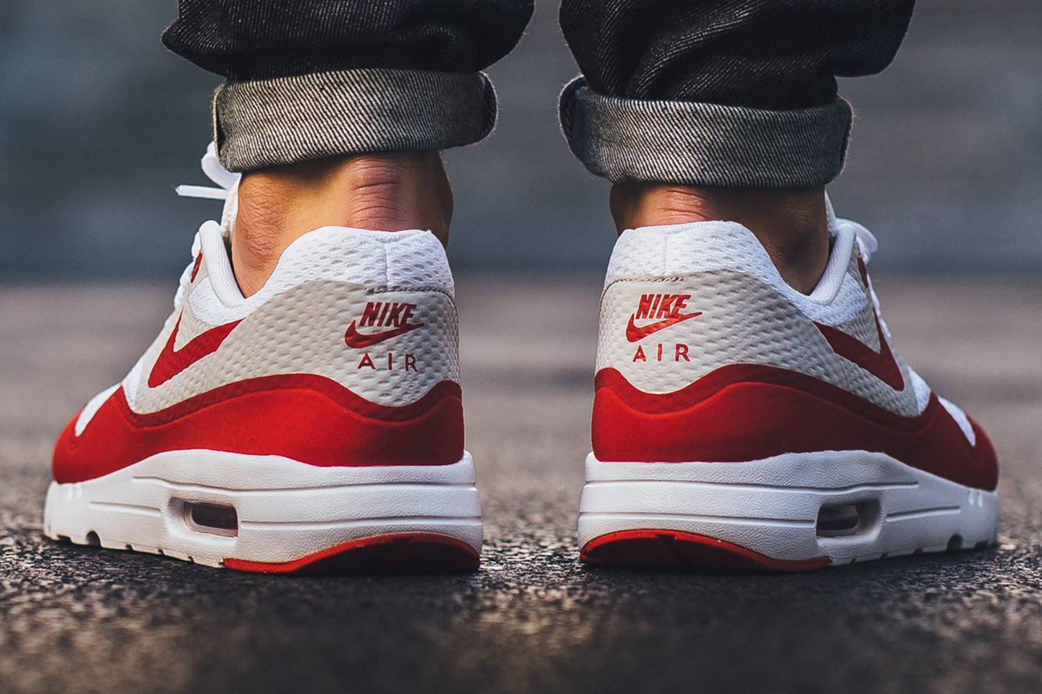 Nike AM1 selling Air Max 1 Ultra Essential White Varsity Red Sneakers 819476-106 Mens 13