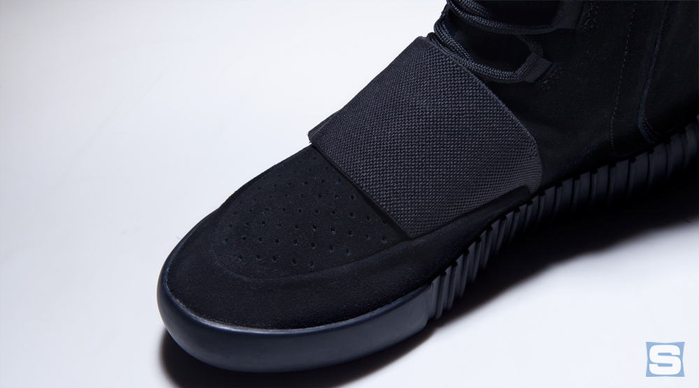 An In Depth Look at the Blackout Adidas Yeezy 750 Boost