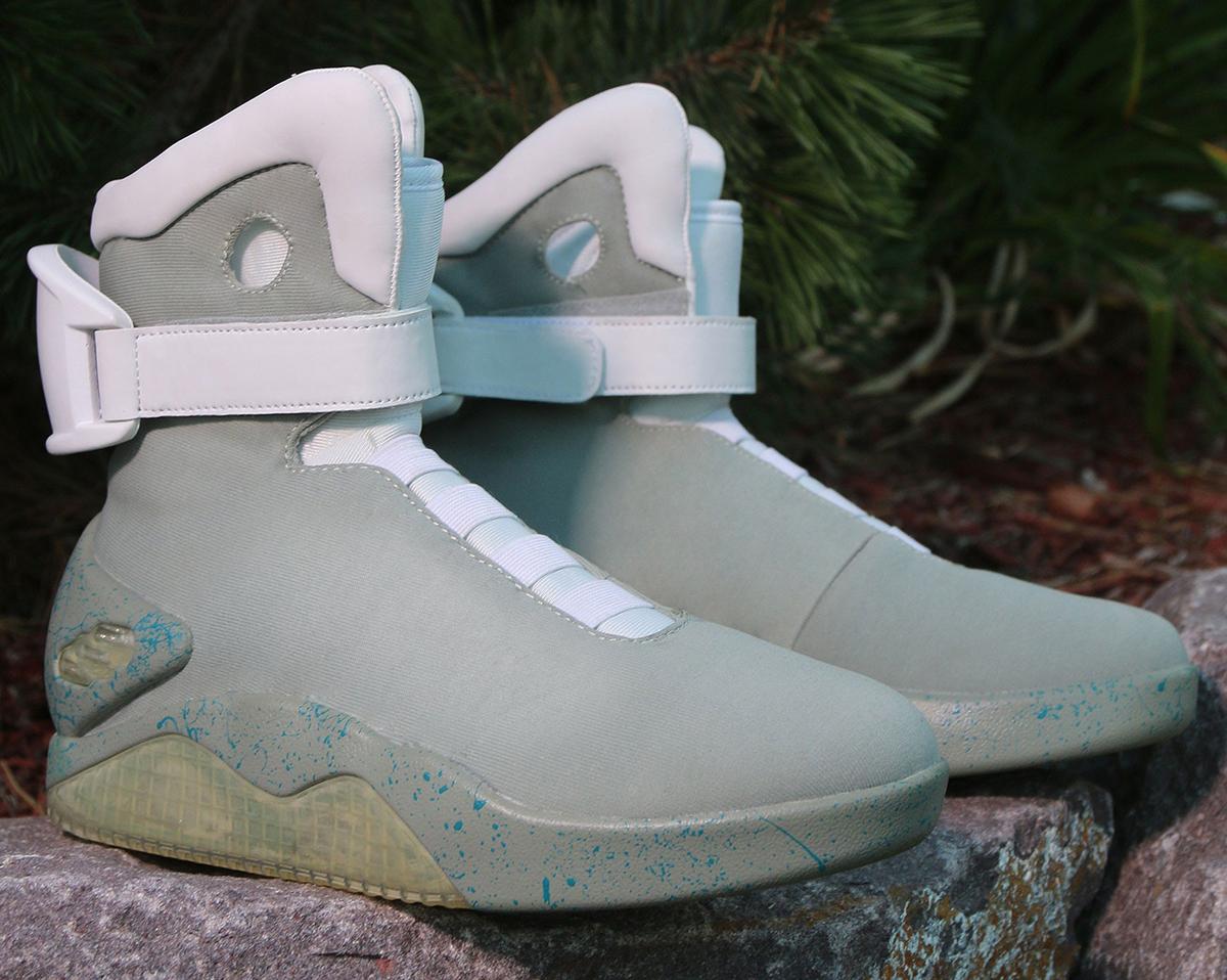 Nike mag universal hotsell