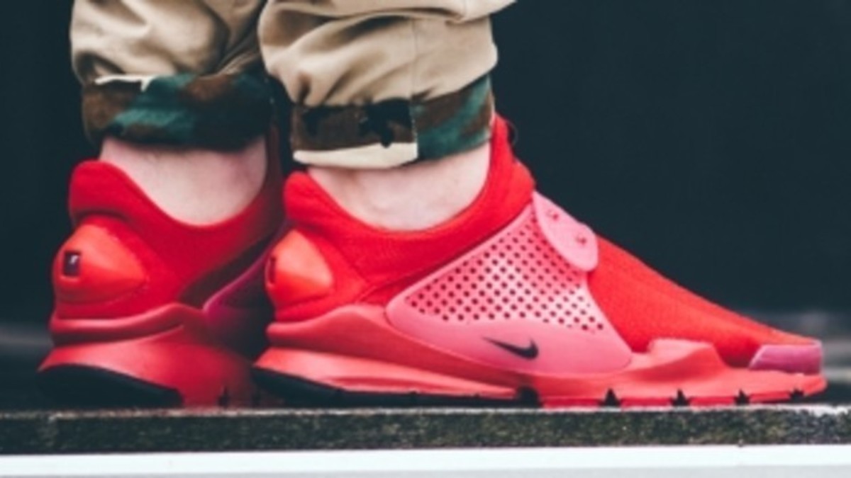 All red sock darts deals