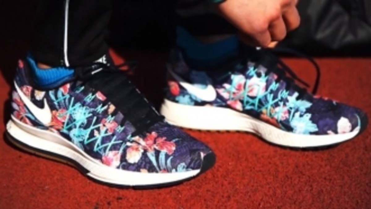 Nike Brings the Floral Look to Pegasus 32s