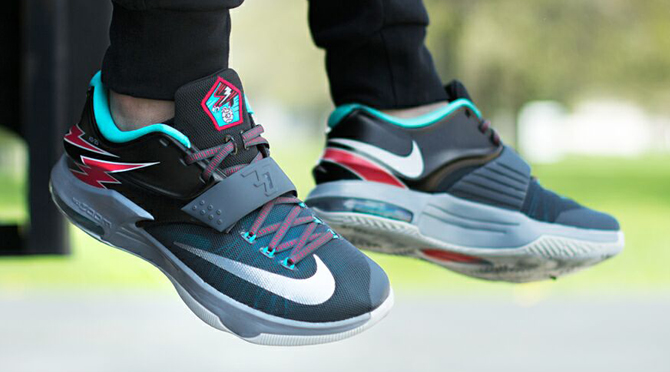 See How the Nike KD 7 Thunder Bolt Looks On Feet