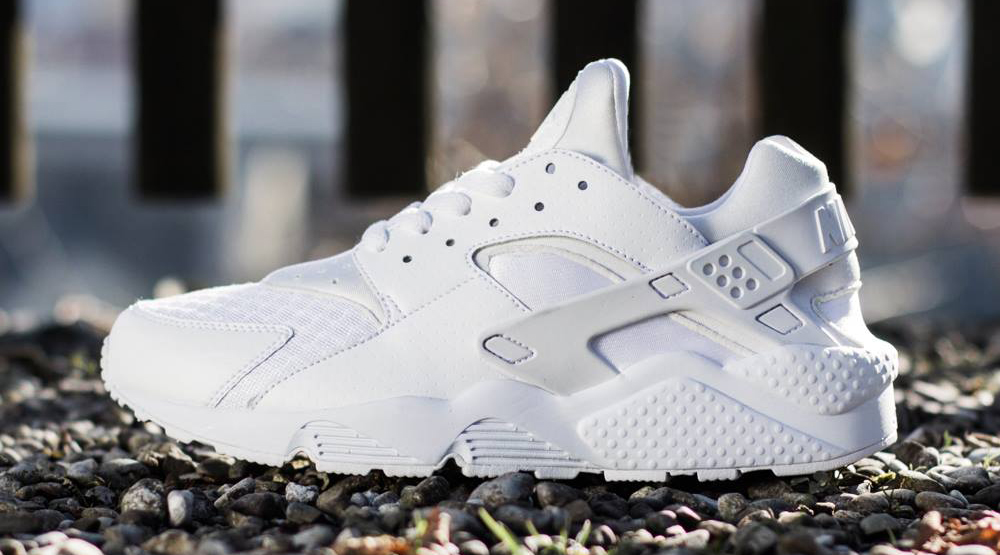 Nike triple white huarache best sale