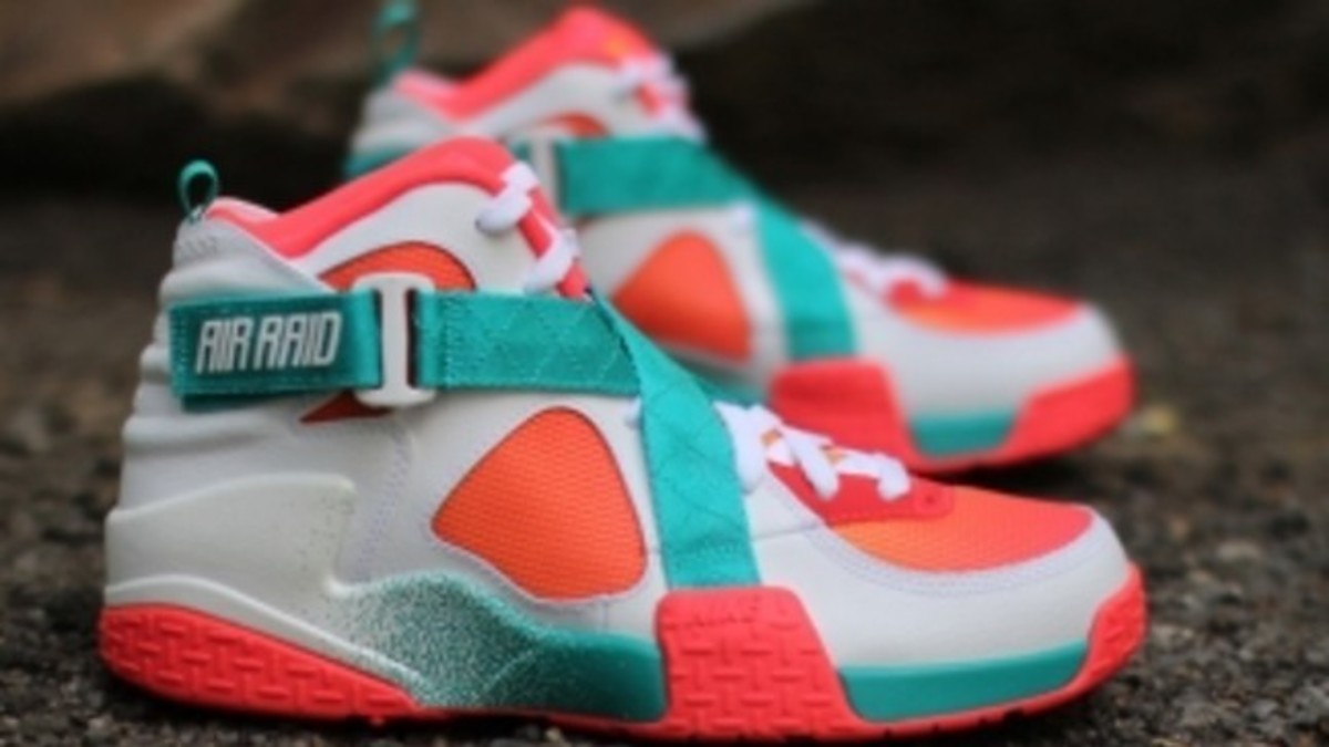 Nike Rare Men\'s Air Raid In White/Mango/Green/Crimson Size 9 New Condition Nike Air Force 1  main image 2