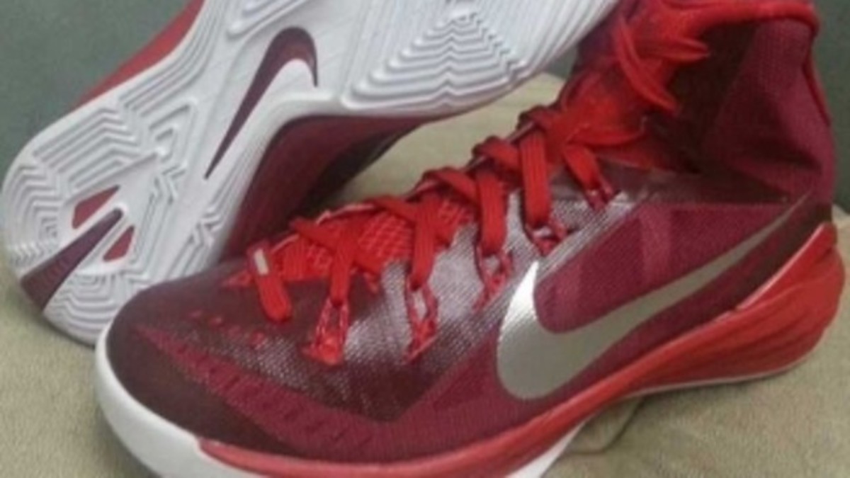 Red hyperdunks 2014 on sale