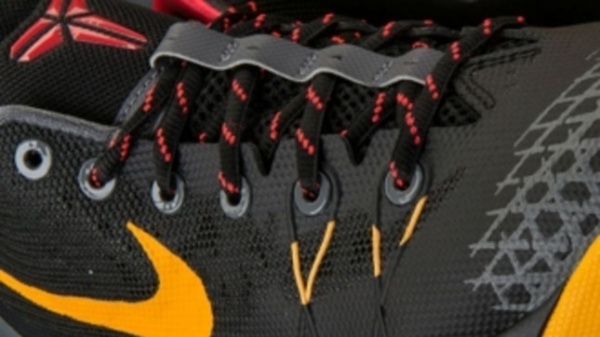 Nike Men\'s 2013 Zoom Kobe Venomenon 4 Black/Gold-Crimson Athletic Shoes 2013 Nike Zoom Kobe Venomenon 4  main image 3