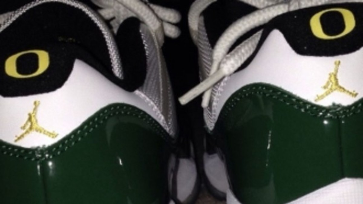 Air Jordan 11 Low Oregon Ducks