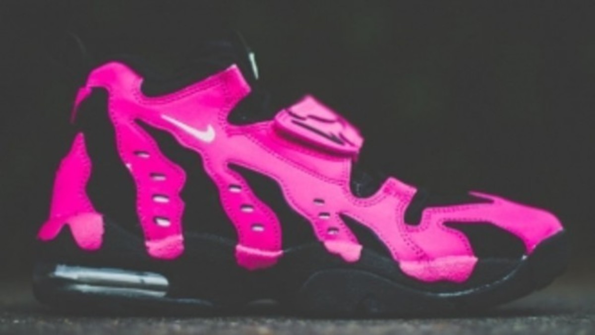 Nike Air DT Max '96 in Vivid Pink / Metallic Silver / Bla