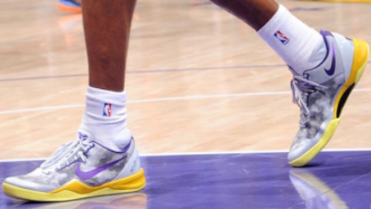 Nike Kobe 8 “Lakers ” 25266518_55882977_600.jpg