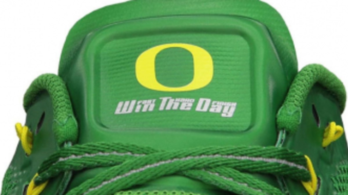 Nike Lunar TR1 Oregon Ducks Sneakers in Apple Green Oregon Ducks have unveiled that Nike Air Force 1 Low Orchard  main image 4