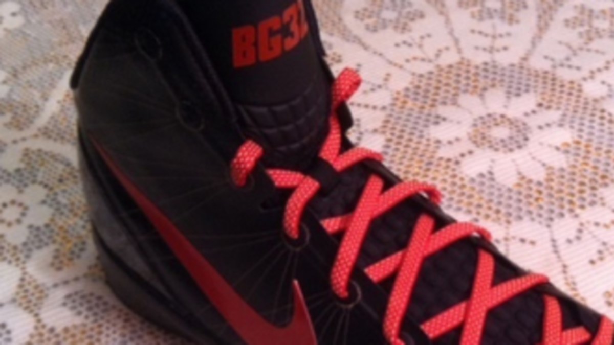 Nike Lunar Hyperdunk+ 2012 (Black/Metallic Silver) review: Nike Lunar  Hyperdunk+ 2012 (Black/Metallic Silver) - CNET, image size:1200x675