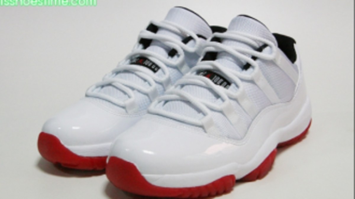 Jordan 11 with red bottom online