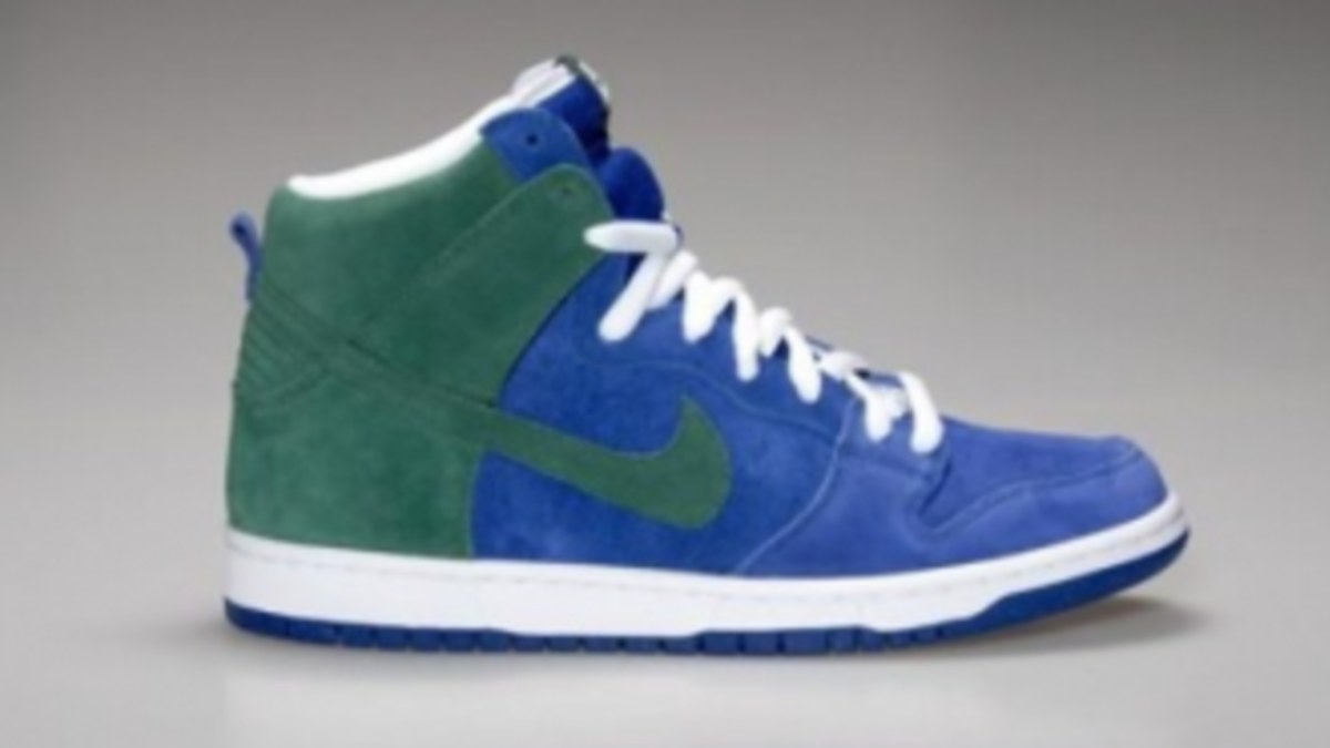 Nike Sb Dunk Seattle Seahawks Nike dunk low “12th man” dedicated to the fans that help the  main image 4