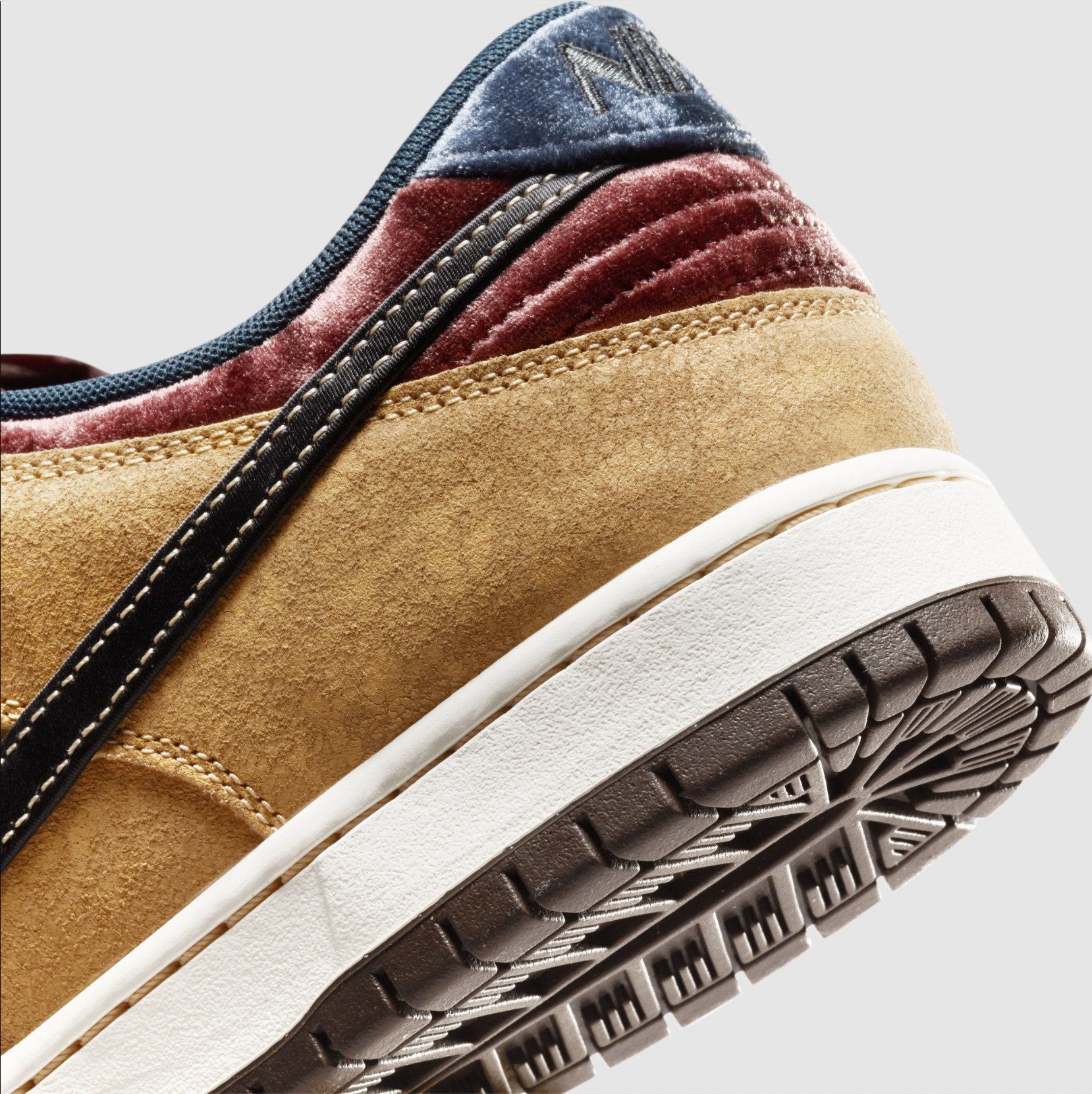 靴 Nike SB Dunk Low Pro \"City of Cinema Nike SB Dunk Low 'City of Cinema' Holiday 2024 Release Da