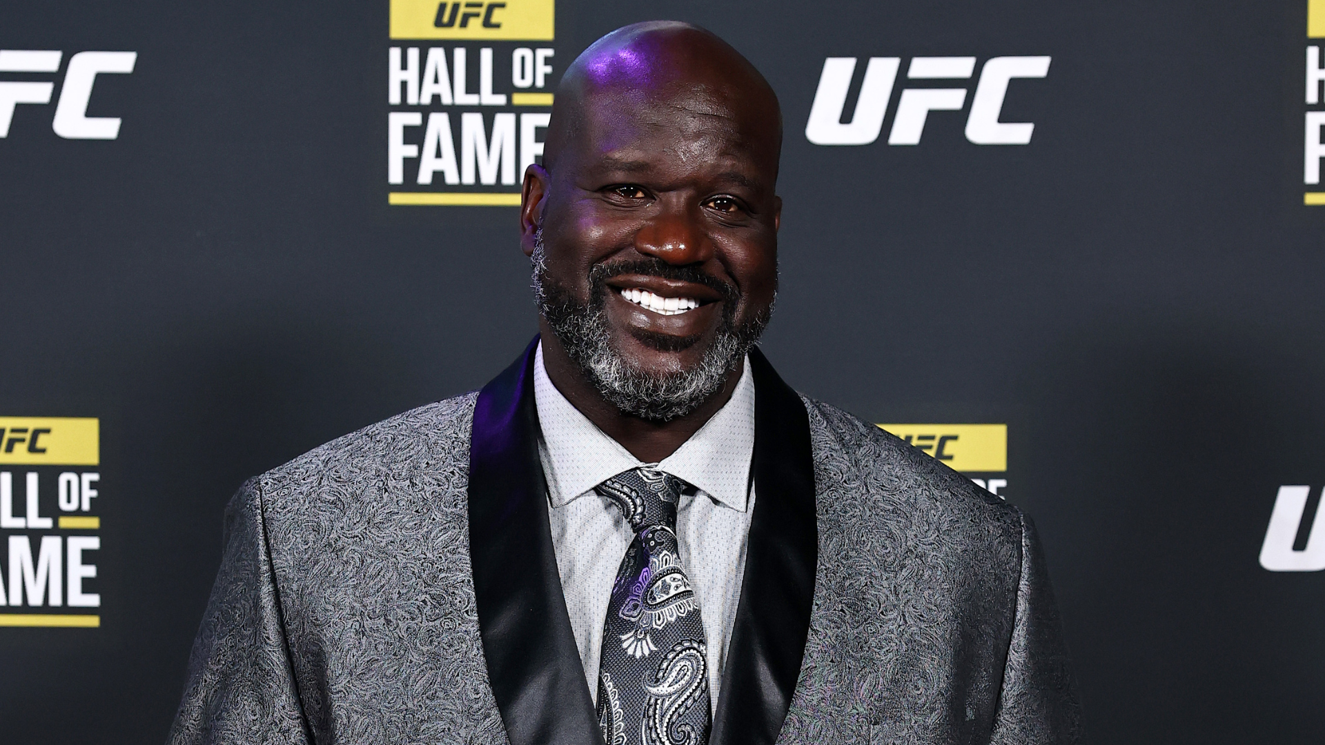 shaquille o'neal buys prom dresses Shaq Treats Women to Free Shaq Buys Dresses for Customers