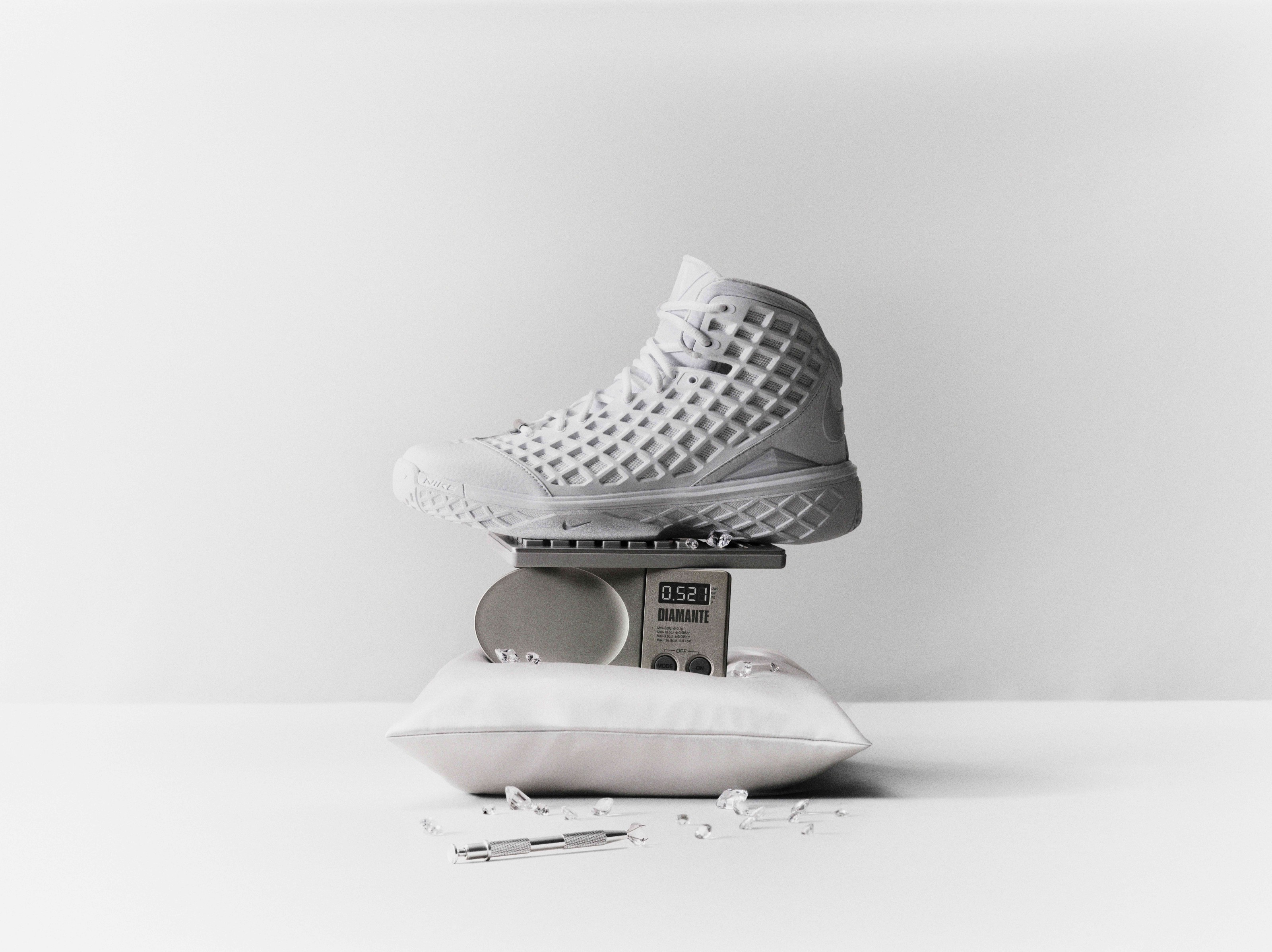H*a様 Kobe 3 Protro Nike Kobe 3 Protro Halo White HM4351-100 | SneakerFiles