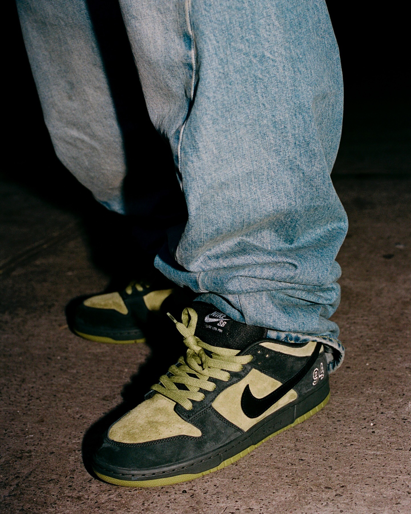 Supreme × Nike SB Dunk Low Supreme x Nike SB Dunk Low Black HQ8487-001