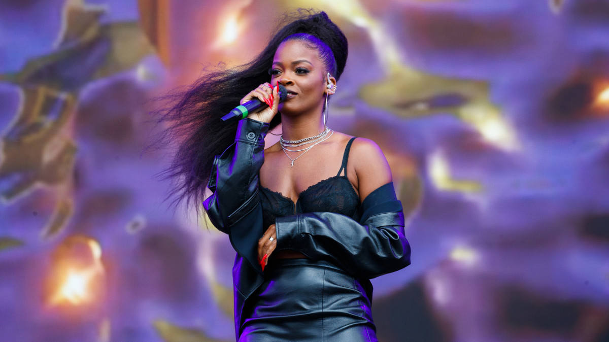Ari Lennox Reveals Age Sex Location Tour Will Be Her Last Complex