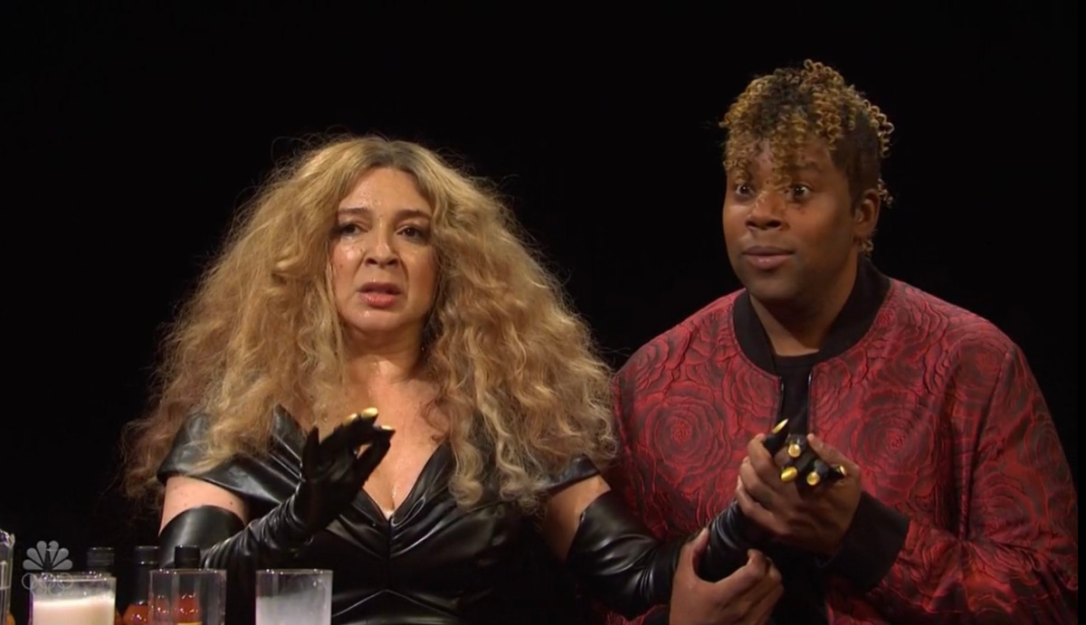 Watch Maya Rudolph as Beyoncé in Saturday Night Lives Hot Ones Spoof Complex
