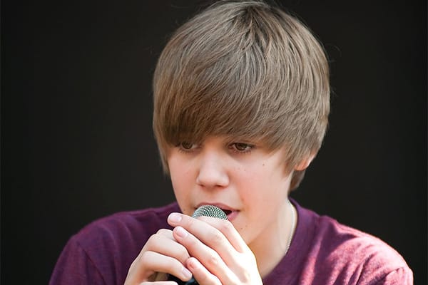 Emo/Bieber Hair - 25 Early 2000s Fashion Trends | Complex