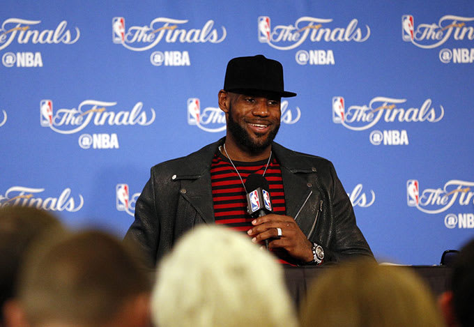 LeBron: 'Steph Should Be Getting $400M This Summer'