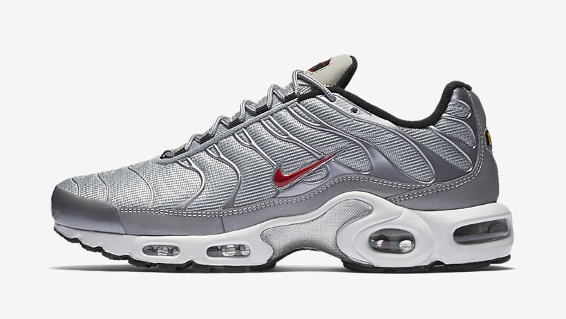 nike air max plus silver bullet