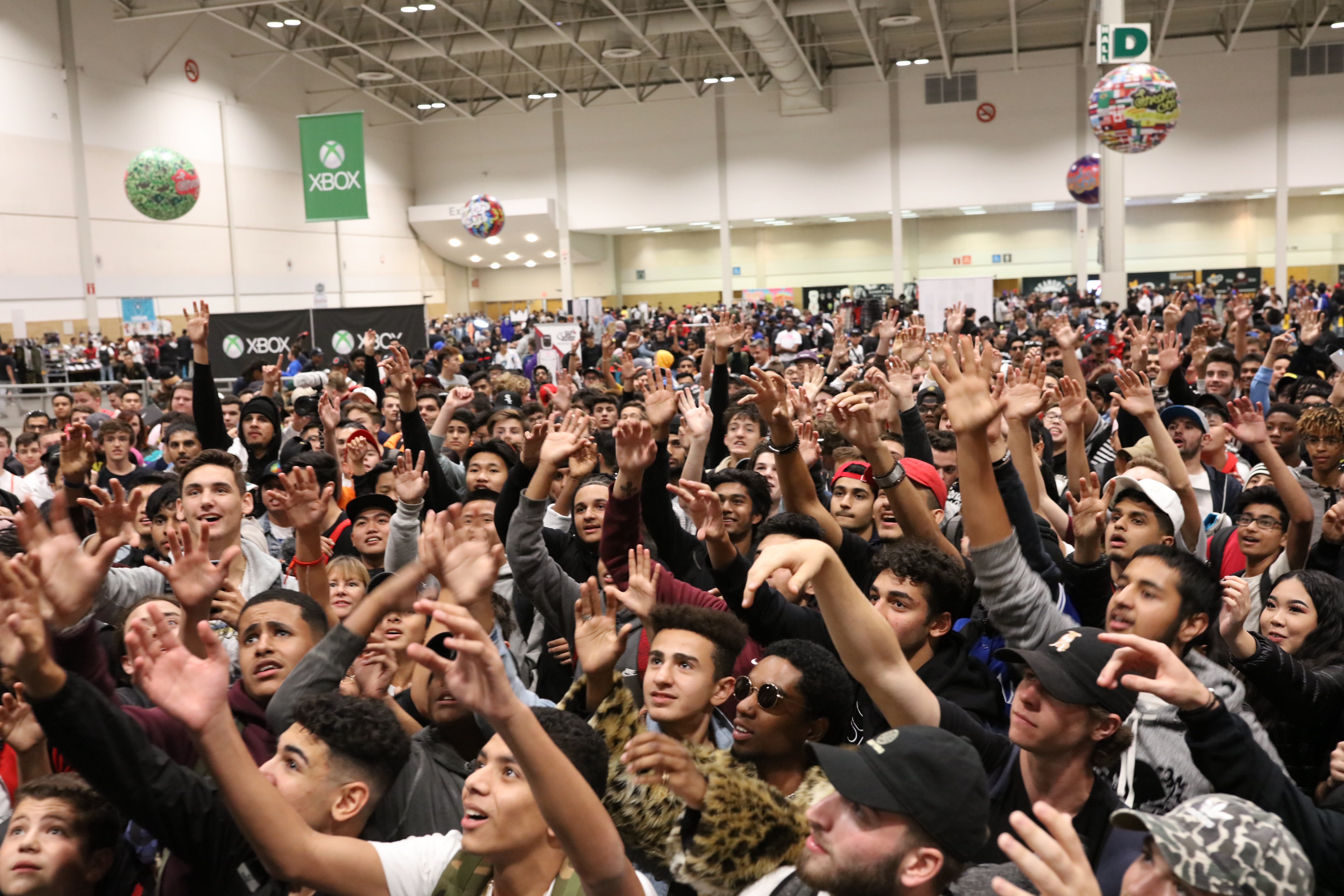 toronto sneaker con