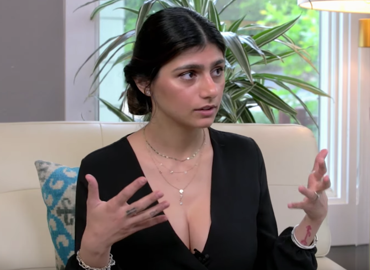 1480px x 1078px - Mia Khalifa Reveals She Only Made $12,000 as an Adult Film Star