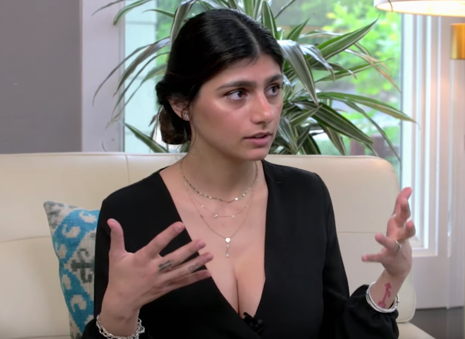 Small Girl Gets Fucked - Mia Khalifa Reveals She Only Made $12,000 as an Adult Film Star