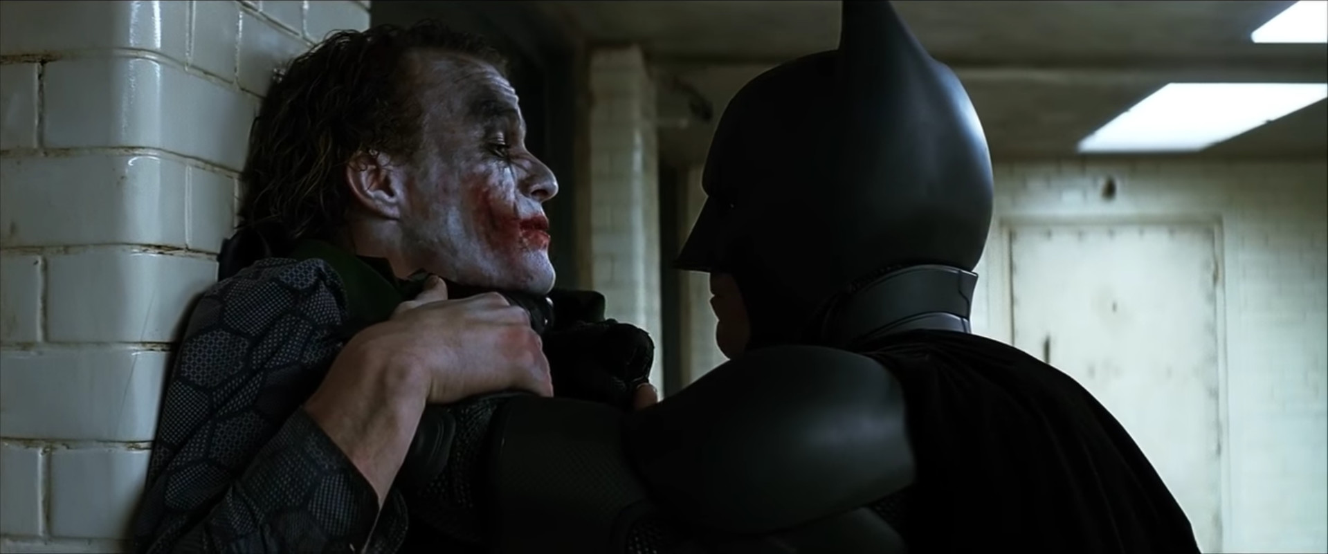the-dark-knight-batman-v-joker