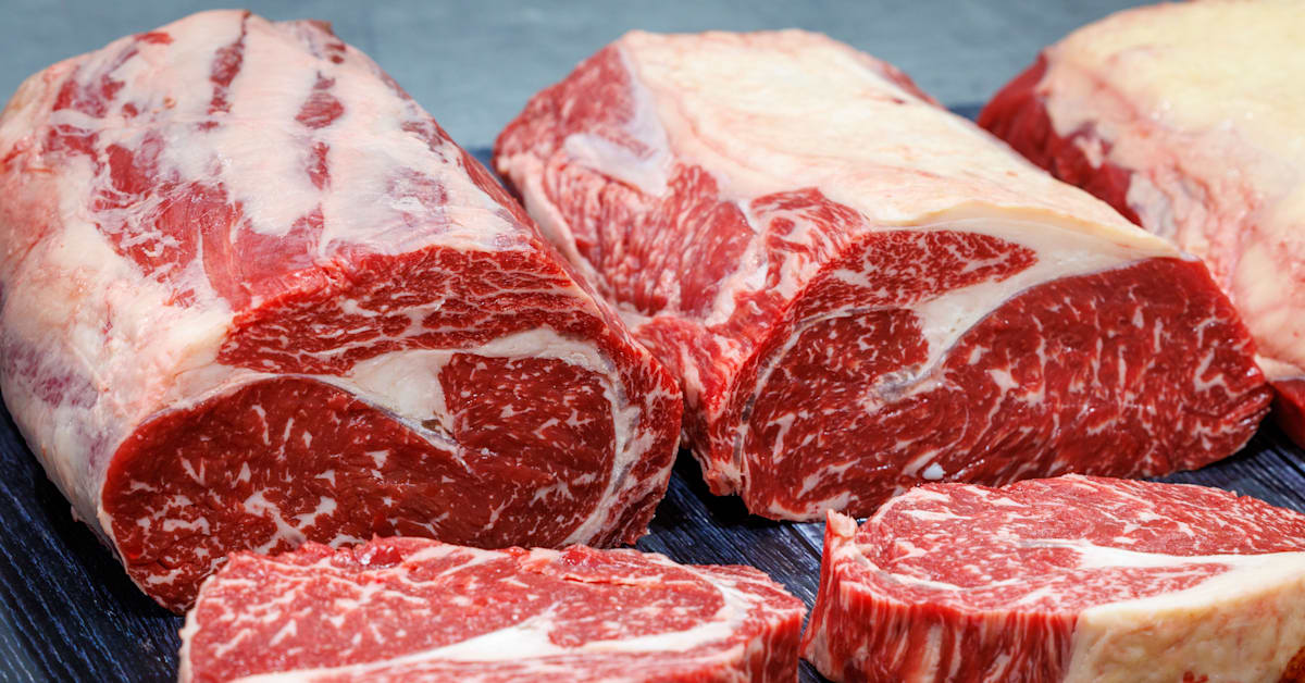 florida-steakhouse-goes-viral-for-monthly-nude-dining-experience