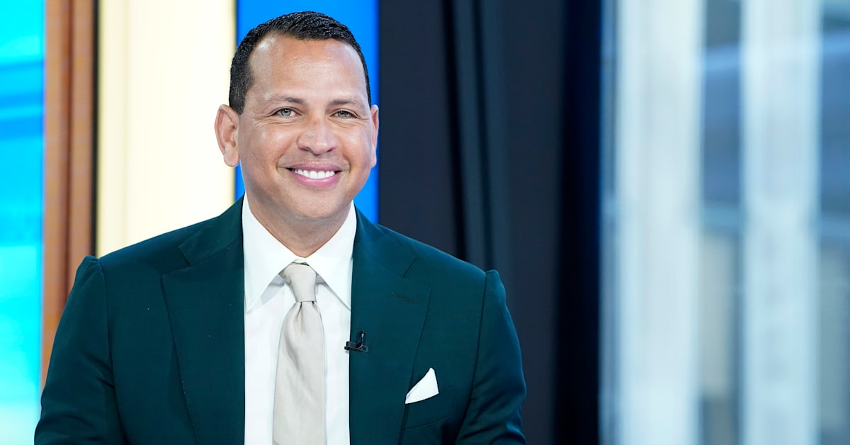 Alex Rodriguez Called ‘Reverse Sammy Sosa’ After Debuting Extreme Tan