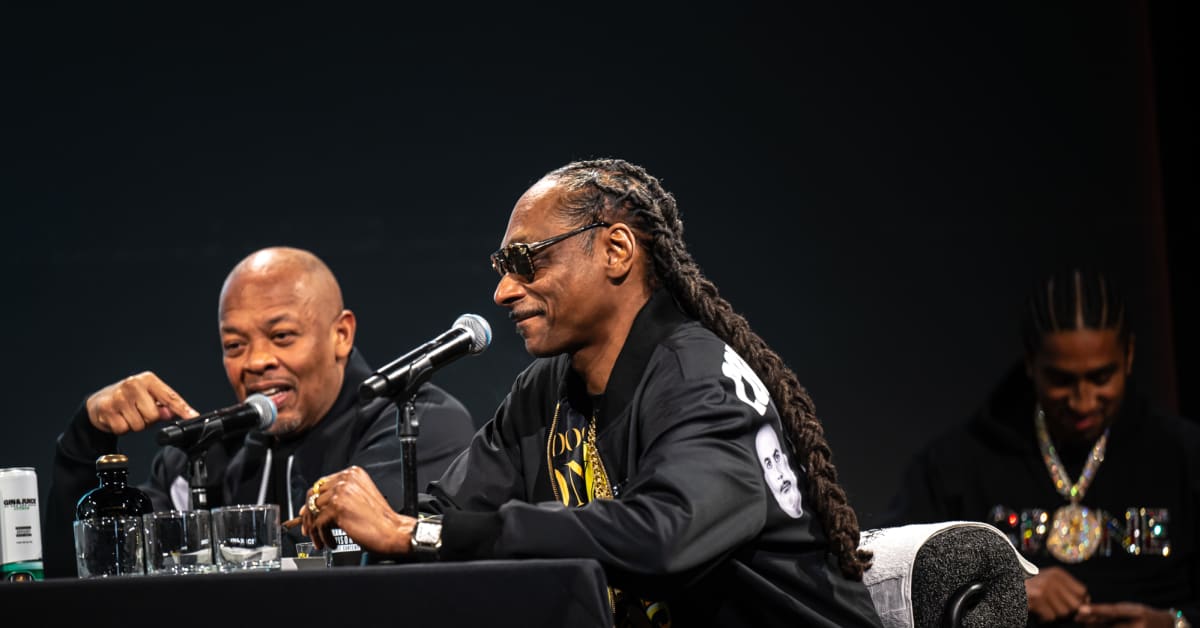 As Snoop Dogg and other hip-hop artists cozy up to Donald