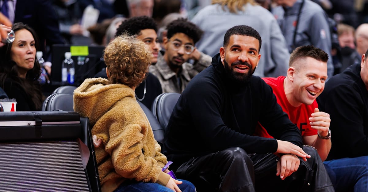 Drake Requests Interview With Two Models: 'Only Pod That Matters'