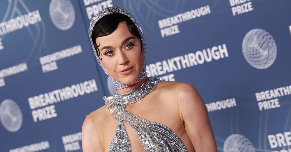 <div>Katy Perry Addresses 'Unhinged' Online Hate After Space Trip, Says She's Become 'a Human Piñata'</div>