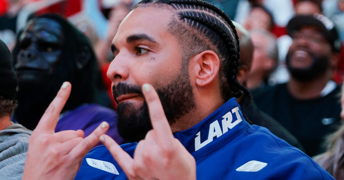 Drake Posts Meme Teasing Everyone Waiting for Him to React to Disses ...