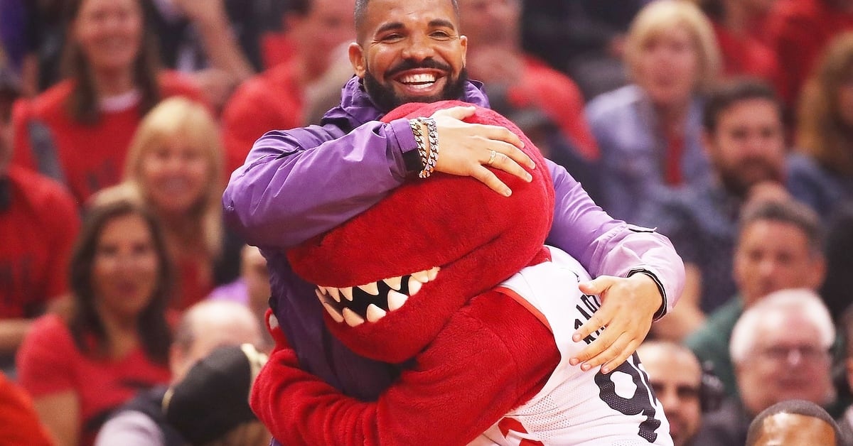 Drake Delivers Sideline Commentary at Raptors-Celtics Game